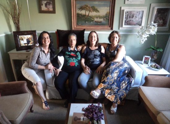 Eu - minha avó- minha irmã Melissa e minha mãe